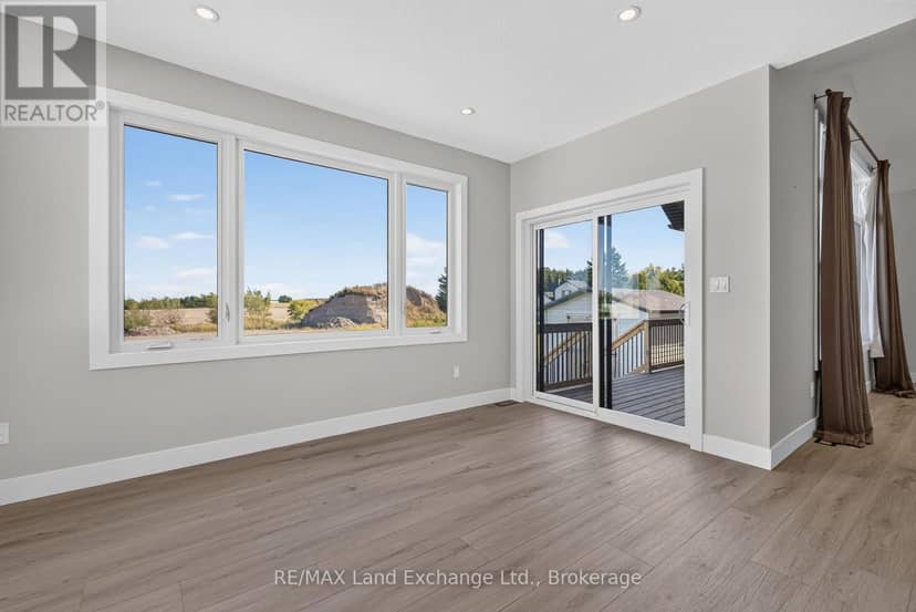 48 McTavish Crescent — photo 11 of 40