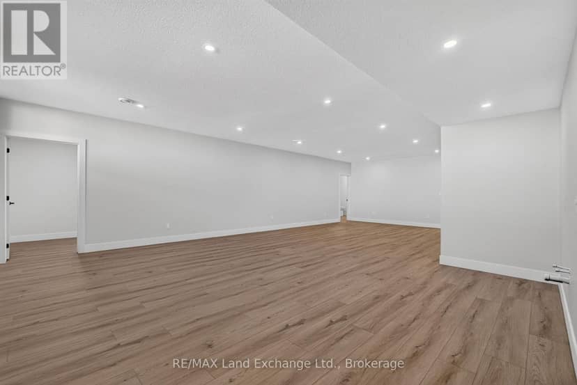 48 McTavish Crescent — photo 26 of 40