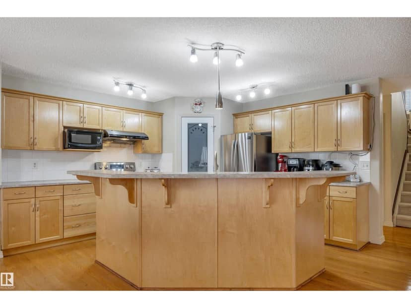 1764 Melrose Cr SW — photo 11 of 40