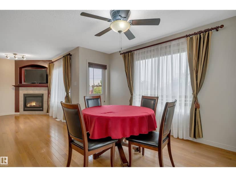 1764 Melrose Cr SW — photo 17 of 40