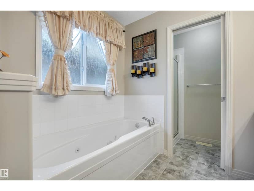 1764 Melrose Cr SW — photo 37 of 40