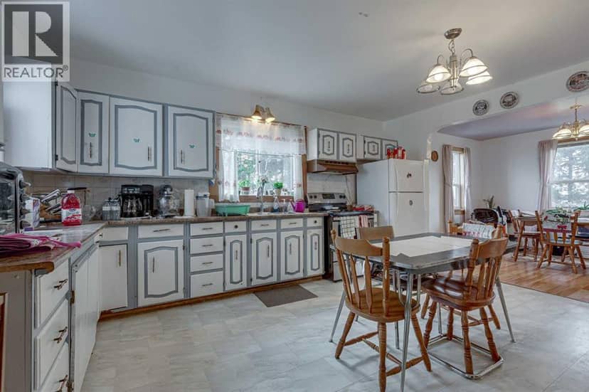 2114 Township Road 372 — photo 11 of 40