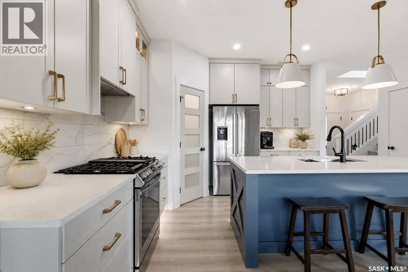 302 Chelsom MANOR — photo 3 of 40