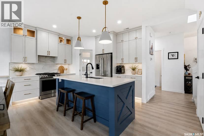 302 Chelsom MANOR — photo 4 of 40