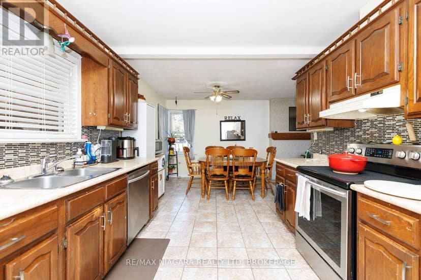 6424 Corwin Crescent — photo 14 of 35