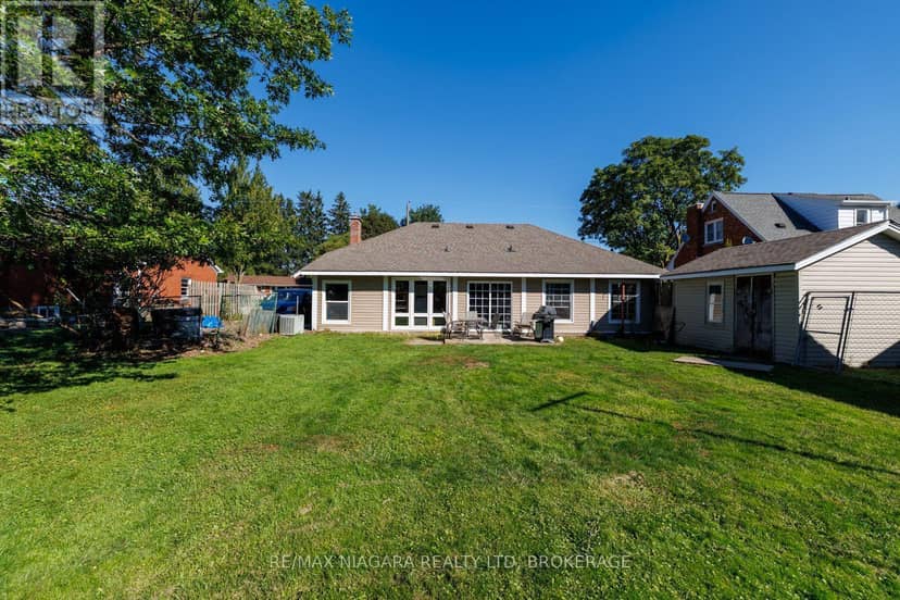 6424 Corwin Crescent — photo 3 of 35