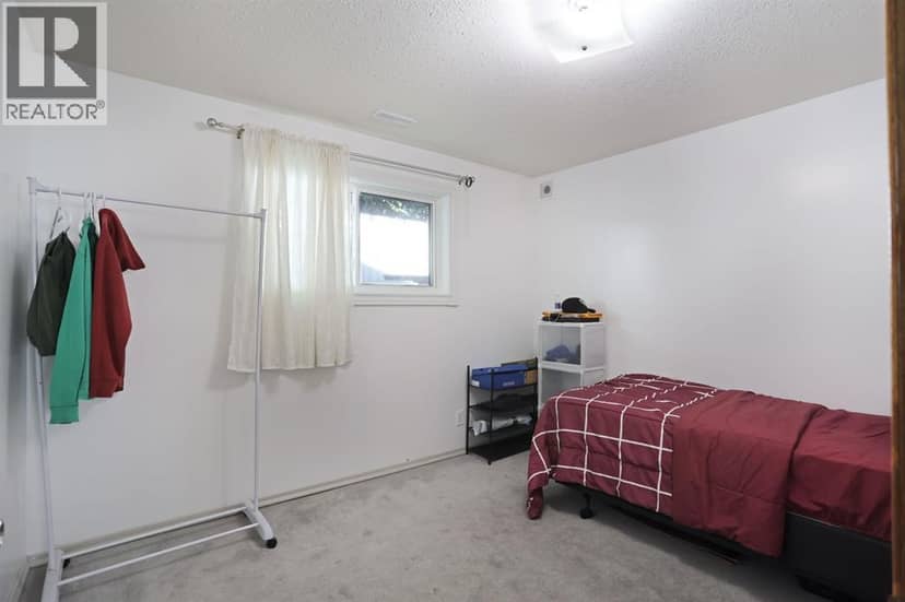 28 Upland Crescent W — photo 39 of 40