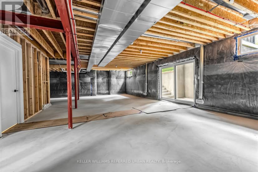 1429 Dundas Crescent — photo 36 of 40