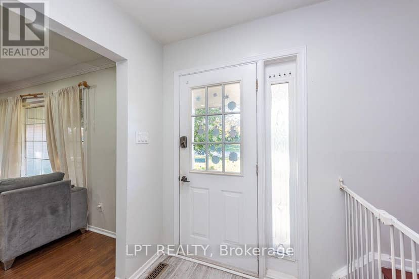 111 Dearbourne Boulevard — photo 2 of 40