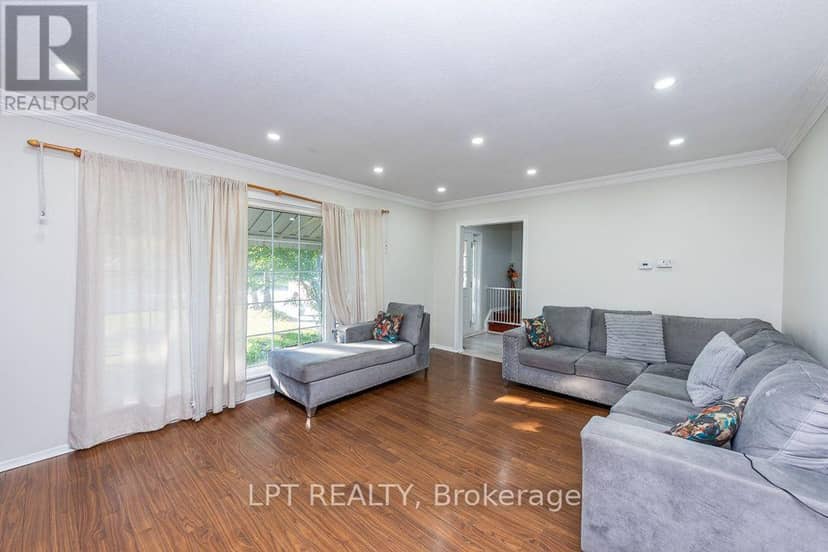 111 Dearbourne Boulevard — photo 5 of 40