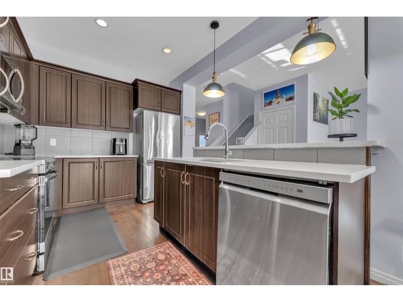 2573 Cole Cr SW — photo 17 of 40