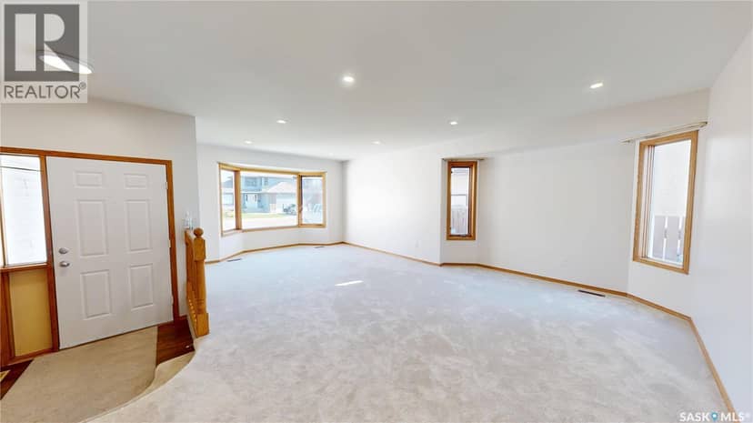 610 Nesslin CRESCENT — photo 10 of 40