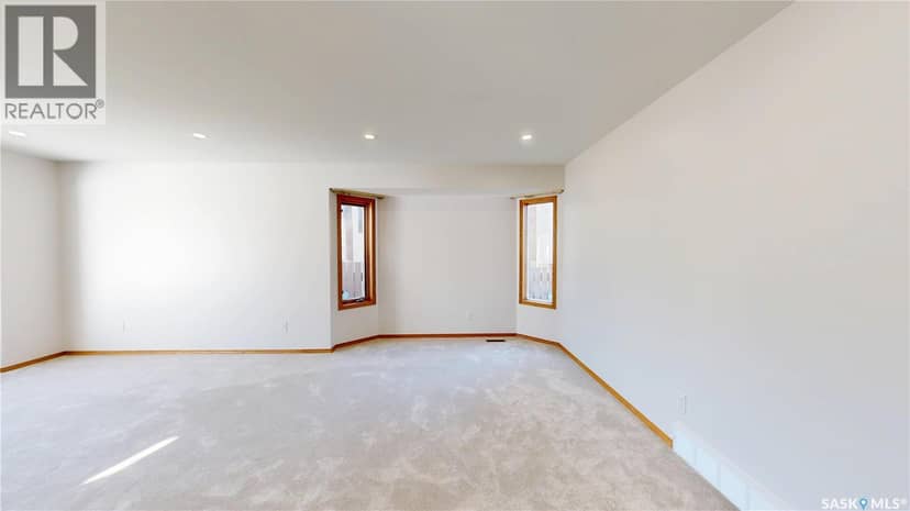 610 Nesslin CRESCENT — photo 11 of 40