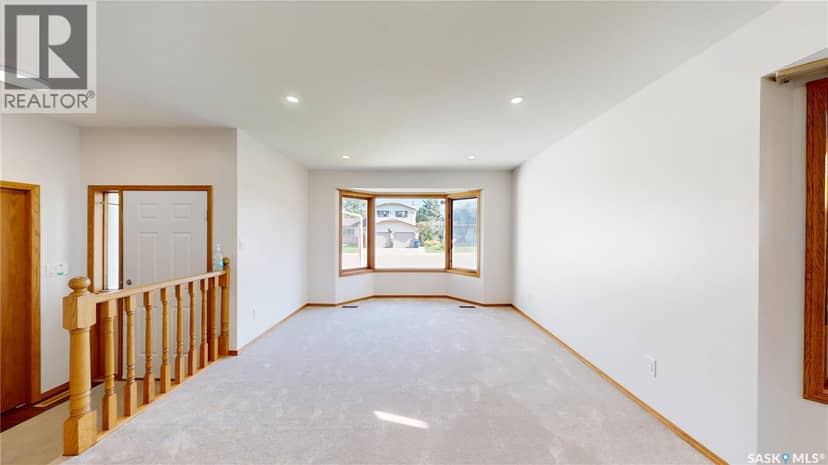 610 Nesslin CRESCENT — photo 12 of 40