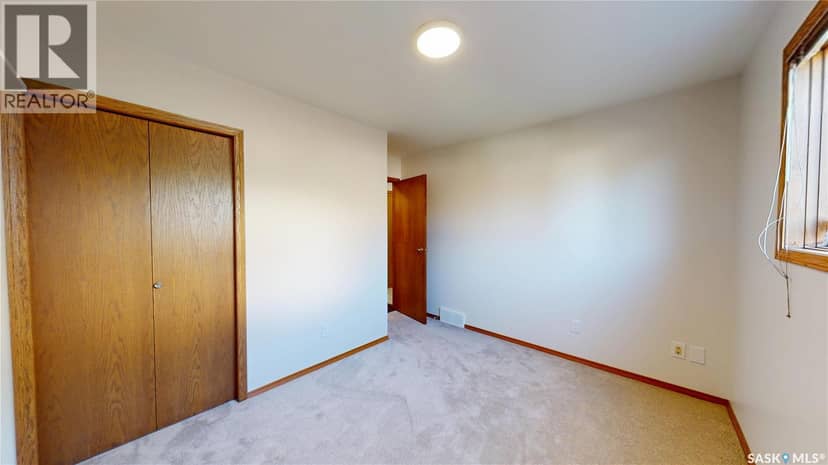 610 Nesslin CRESCENT — photo 15 of 40