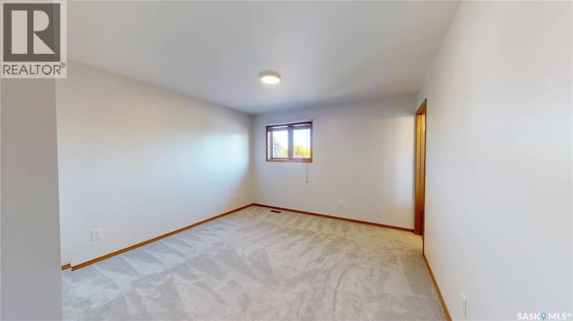 610 Nesslin CRESCENT — photo 18 of 40