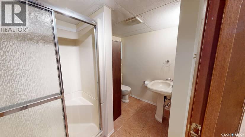 610 Nesslin CRESCENT — photo 33 of 40