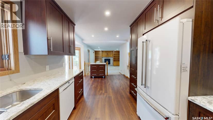 610 Nesslin CRESCENT — photo 6 of 40