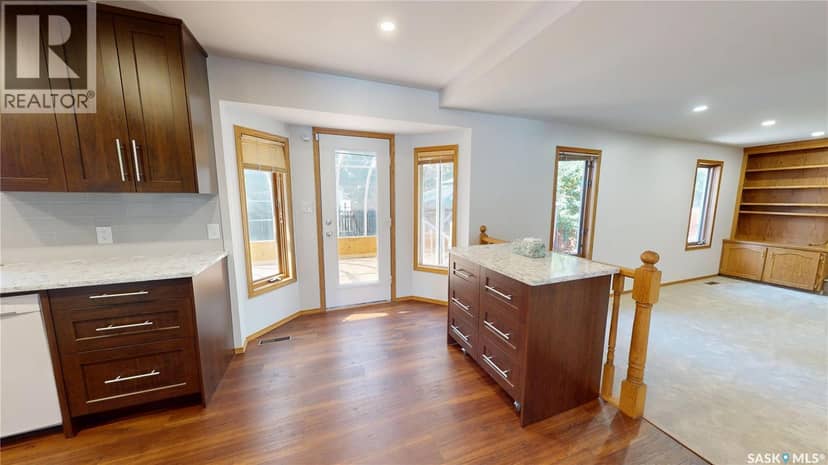 610 Nesslin CRESCENT — photo 7 of 40