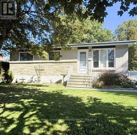 418 Bellevue Crescent — photo 1 of 27