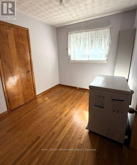 418 Bellevue Crescent — photo 10 of 27
