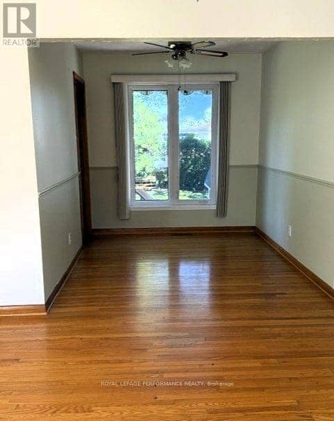 418 Bellevue Crescent — photo 5 of 27