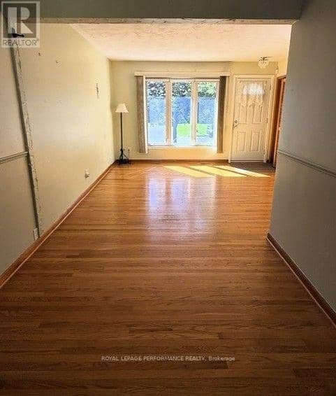 418 Bellevue Crescent — photo 6 of 27