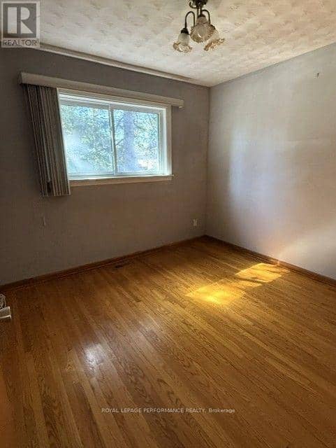 418 Bellevue Crescent — photo 7 of 27