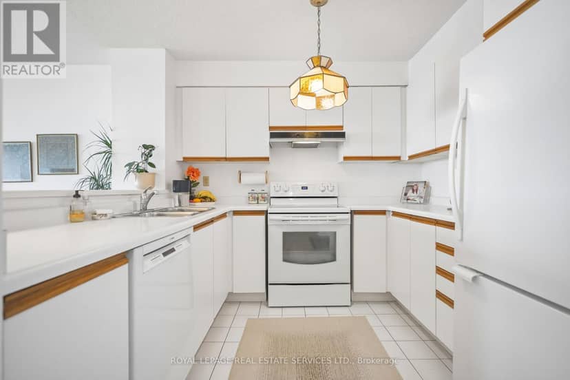 1211 - 2155 Burnhamthorpe Road — photo 12 of 27