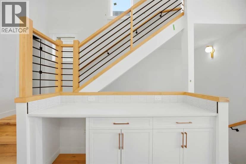 4711 19 Avenue NW — photo 14 of 40