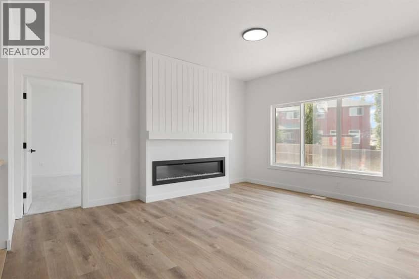 809 Hampshire Crescent NE — photo 12 of 32