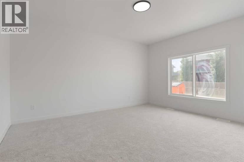 809 Hampshire Crescent NE — photo 13 of 32