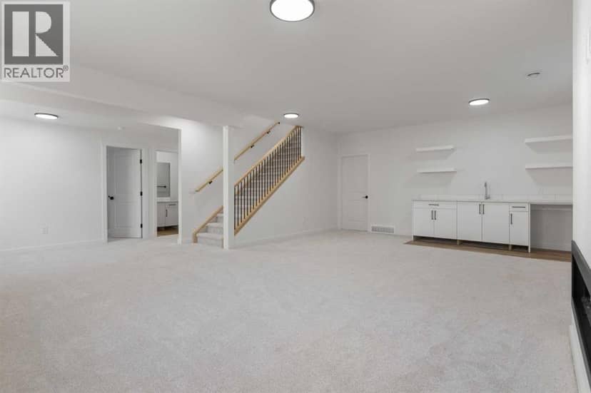 809 Hampshire Crescent NE — photo 21 of 32
