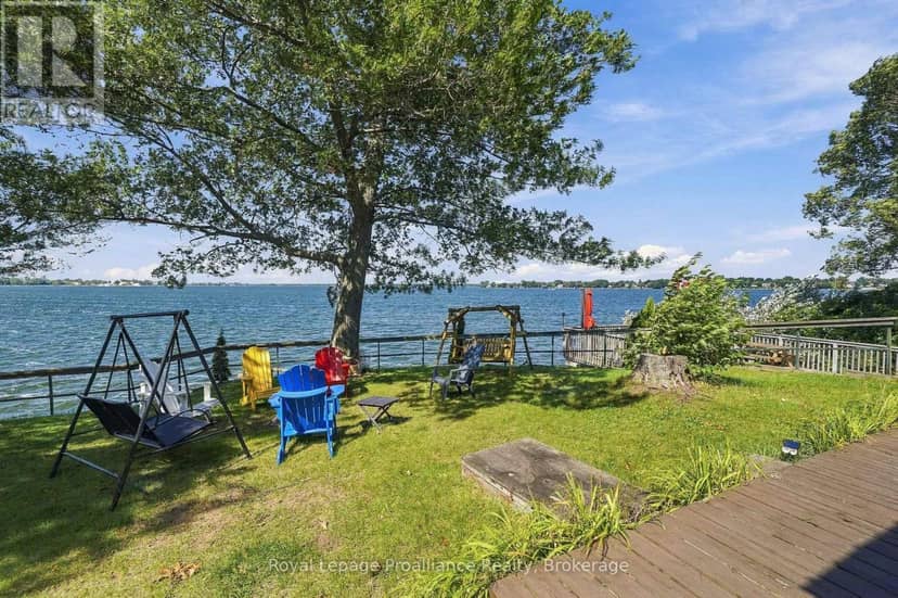 30 Mayne Lane, Prince Edward County