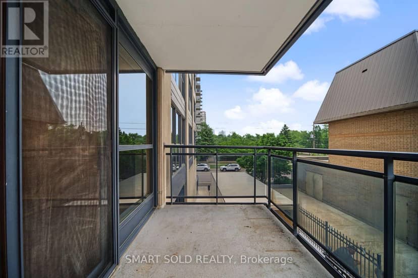 205 - 28 Hollywood Avenue — photo 25 of 31