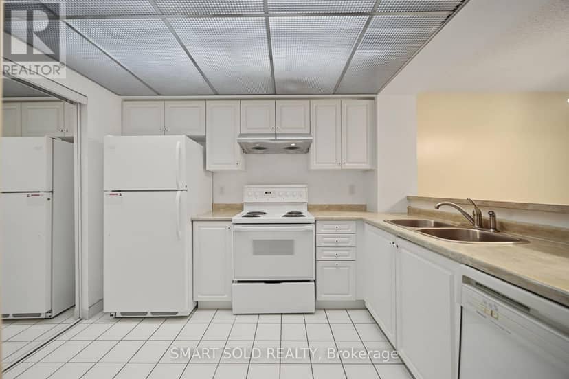 205 - 28 Hollywood Avenue — photo 4 of 31
