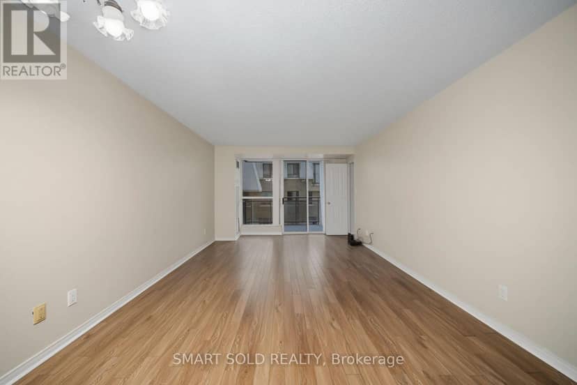 205 - 28 Hollywood Avenue — photo 8 of 31