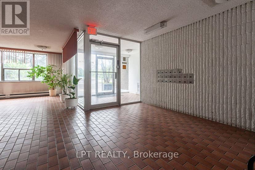 504 - 315 Dixon Road, Toronto, photo 3