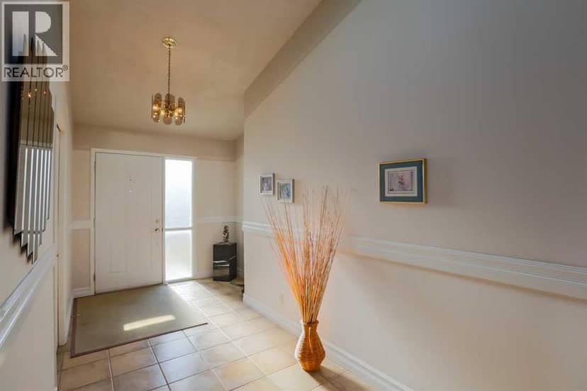 11 Maple Place, Crossfield, photo 3