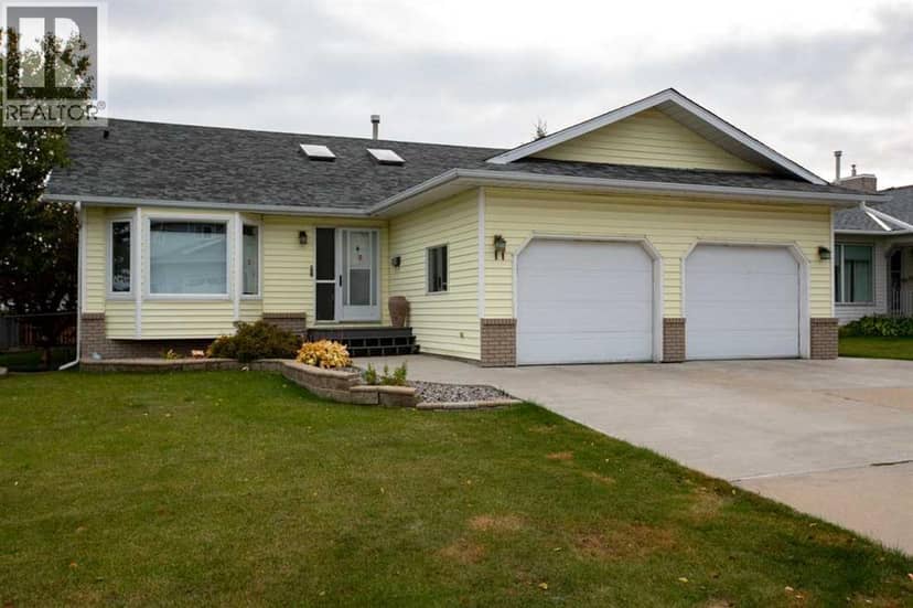 11 Maple Place, Crossfield, photo 2