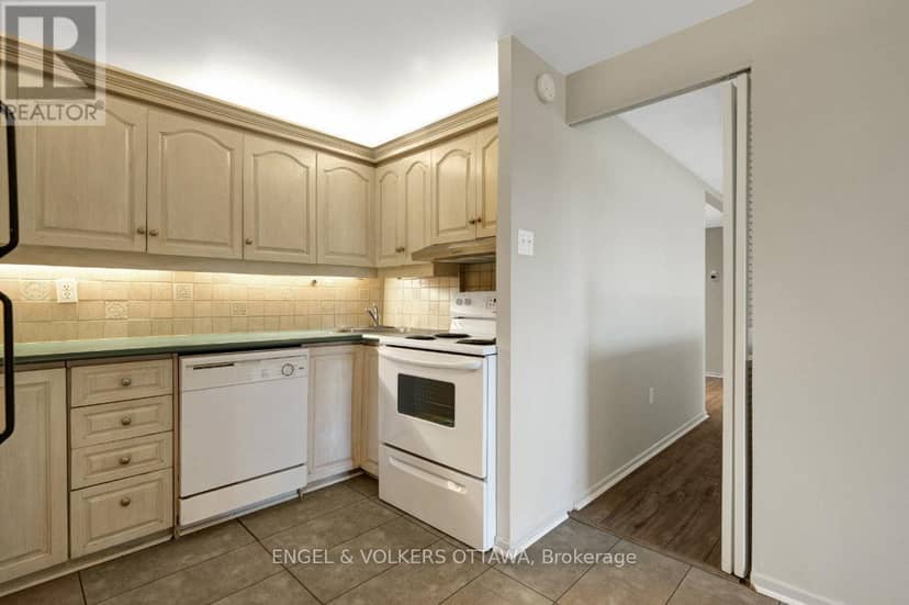 505 - 373 Laurier Avenue E — photo 17 of 40