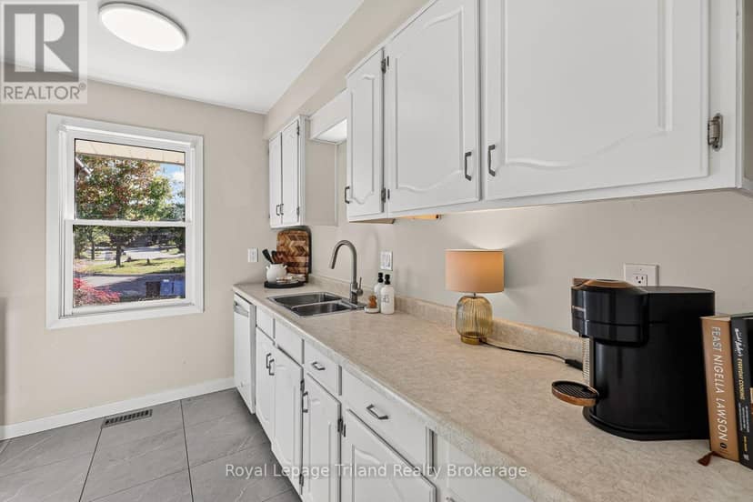 43 Dundee Court — photo 13 of 40