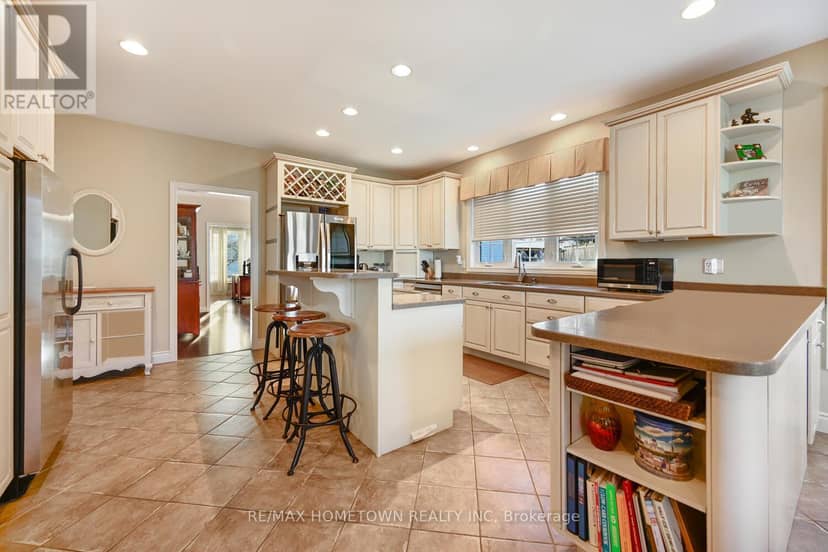 1337 Cuthbertson Avenue — photo 10 of 40