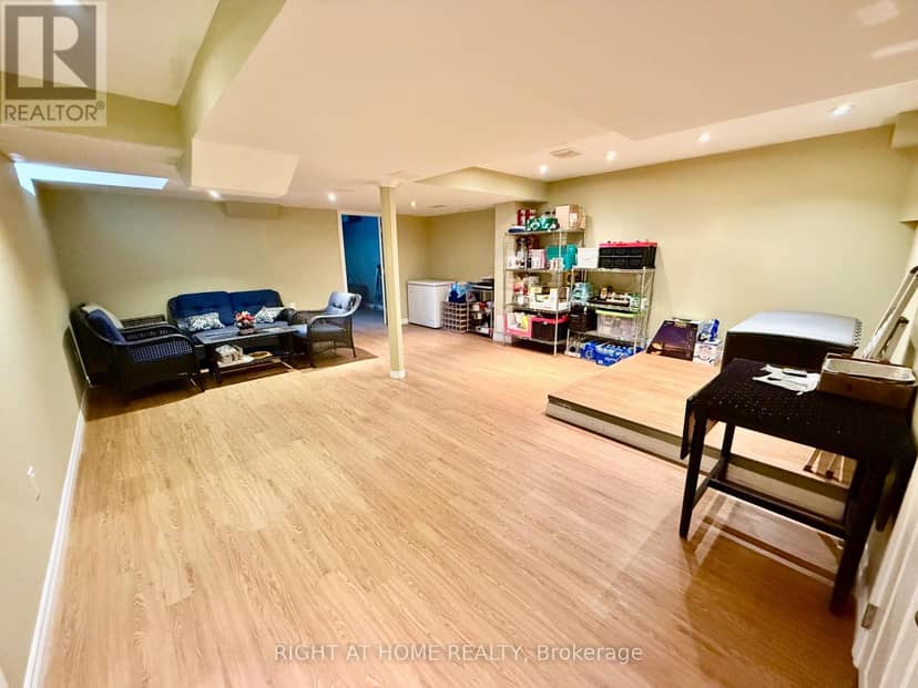 129 Four Seasons Crescent — photo 35 of 35