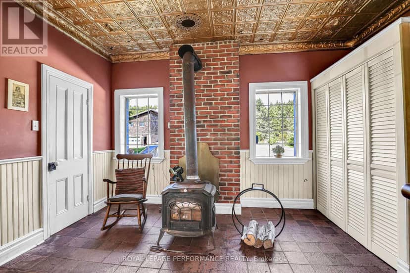 8253 Russell Road — photo 11 of 29