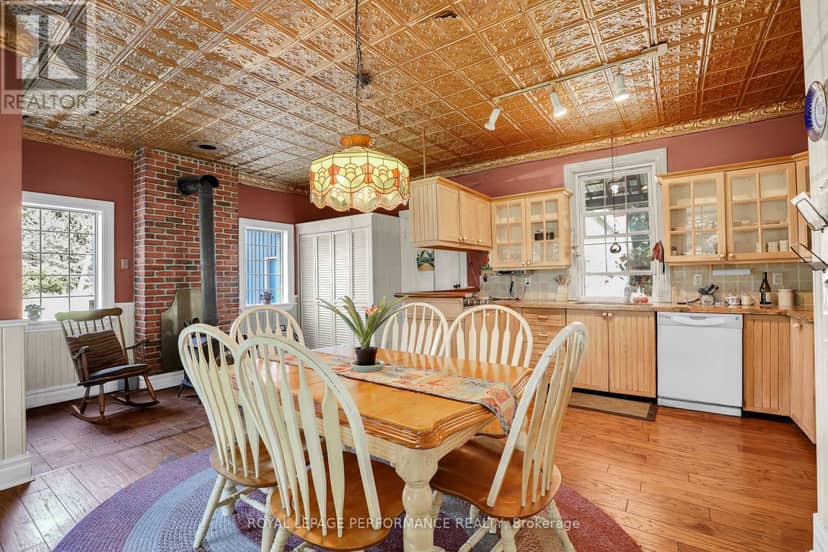 8253 Russell Road — photo 9 of 29