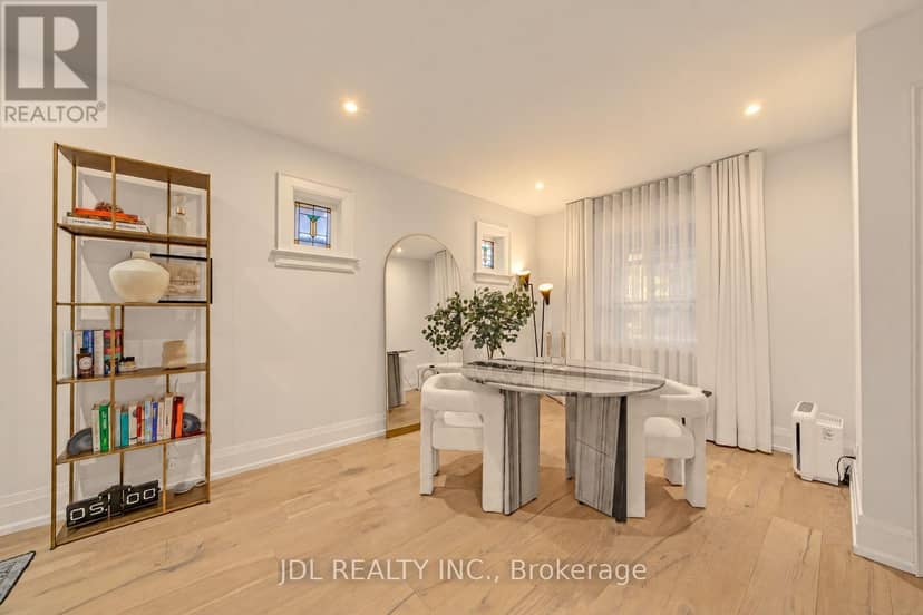 379 Scarborough Road — photo 10 of 33