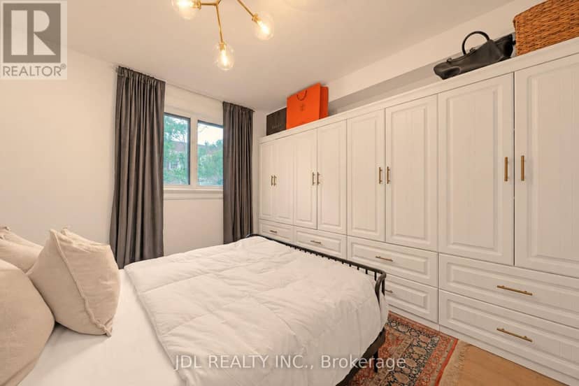 379 Scarborough Road — photo 30 of 33