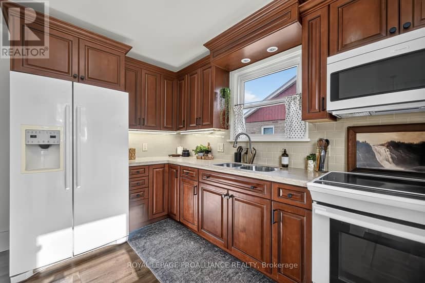 304 Oxford Avenue — photo 11 of 32
