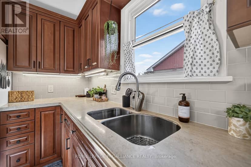 304 Oxford Avenue — photo 13 of 32